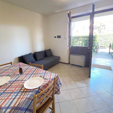 Apartment With Garden And Grill - Green Residence Sirmione デセンツァーノ・デル・ガルダ エクステリア 写真