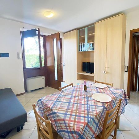 Apartment With Garden And Grill - Green Residence Sirmione デセンツァーノ・デル・ガルダ エクステリア 写真