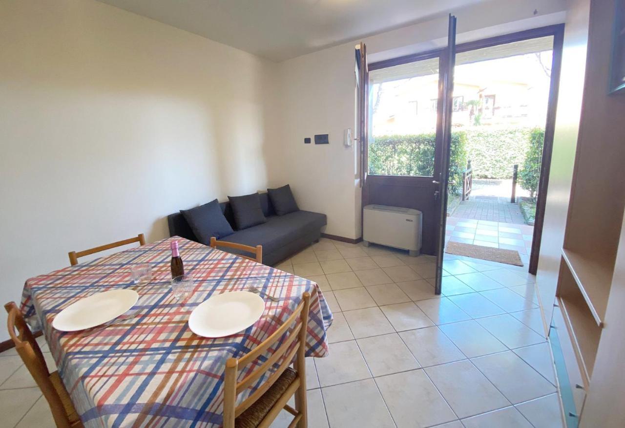 Apartment With Garden And Grill - Green Residence Sirmione デセンツァーノ・デル・ガルダ エクステリア 写真