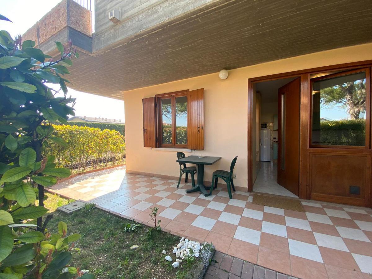 Apartment With Garden And Grill - Green Residence Sirmione デセンツァーノ・デル・ガルダ エクステリア 写真