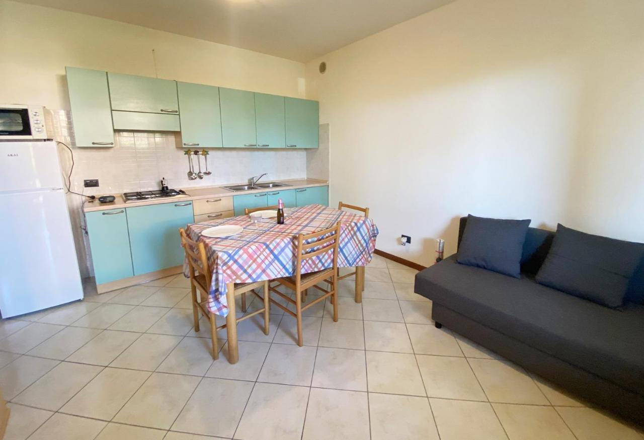 Apartment With Garden And Grill - Green Residence Sirmione デセンツァーノ・デル・ガルダ エクステリア 写真