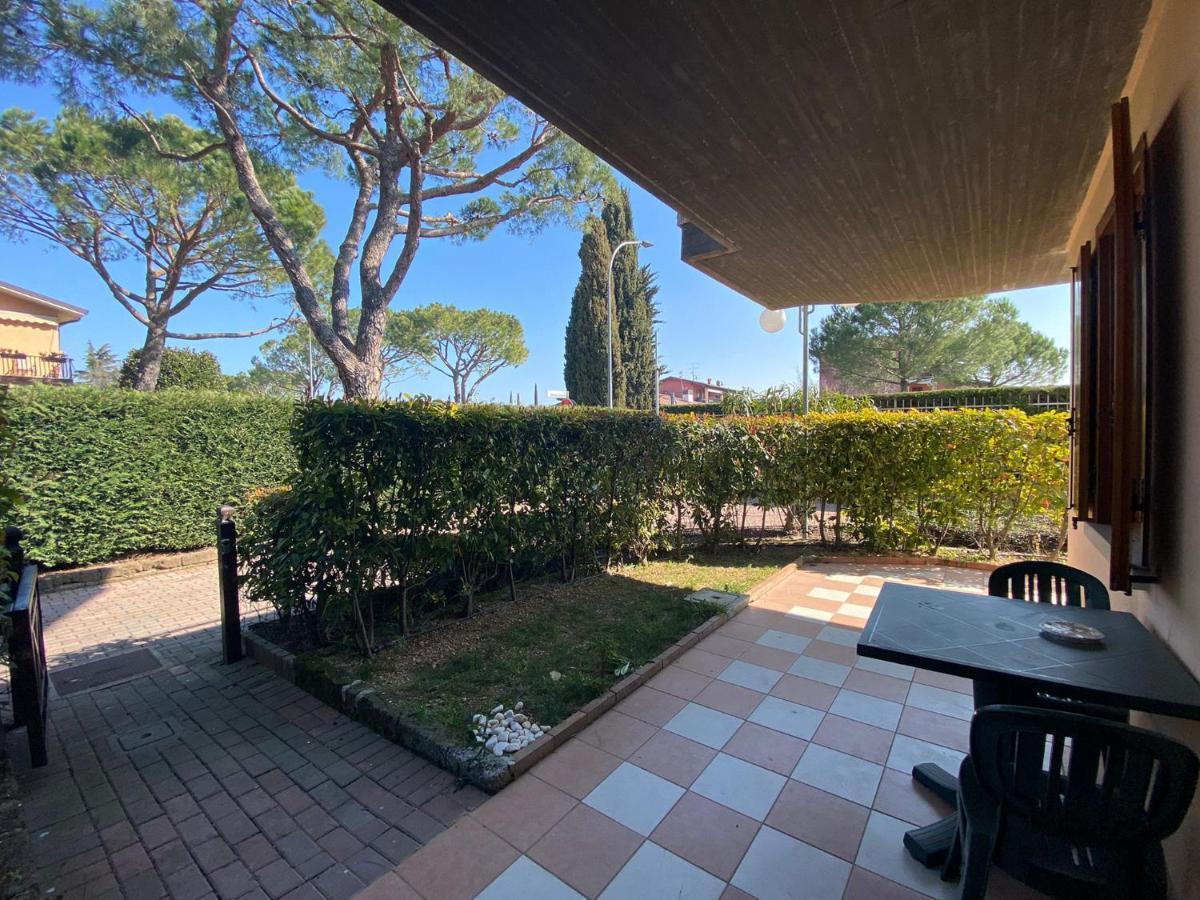 Apartment With Garden And Grill - Green Residence Sirmione デセンツァーノ・デル・ガルダ エクステリア 写真