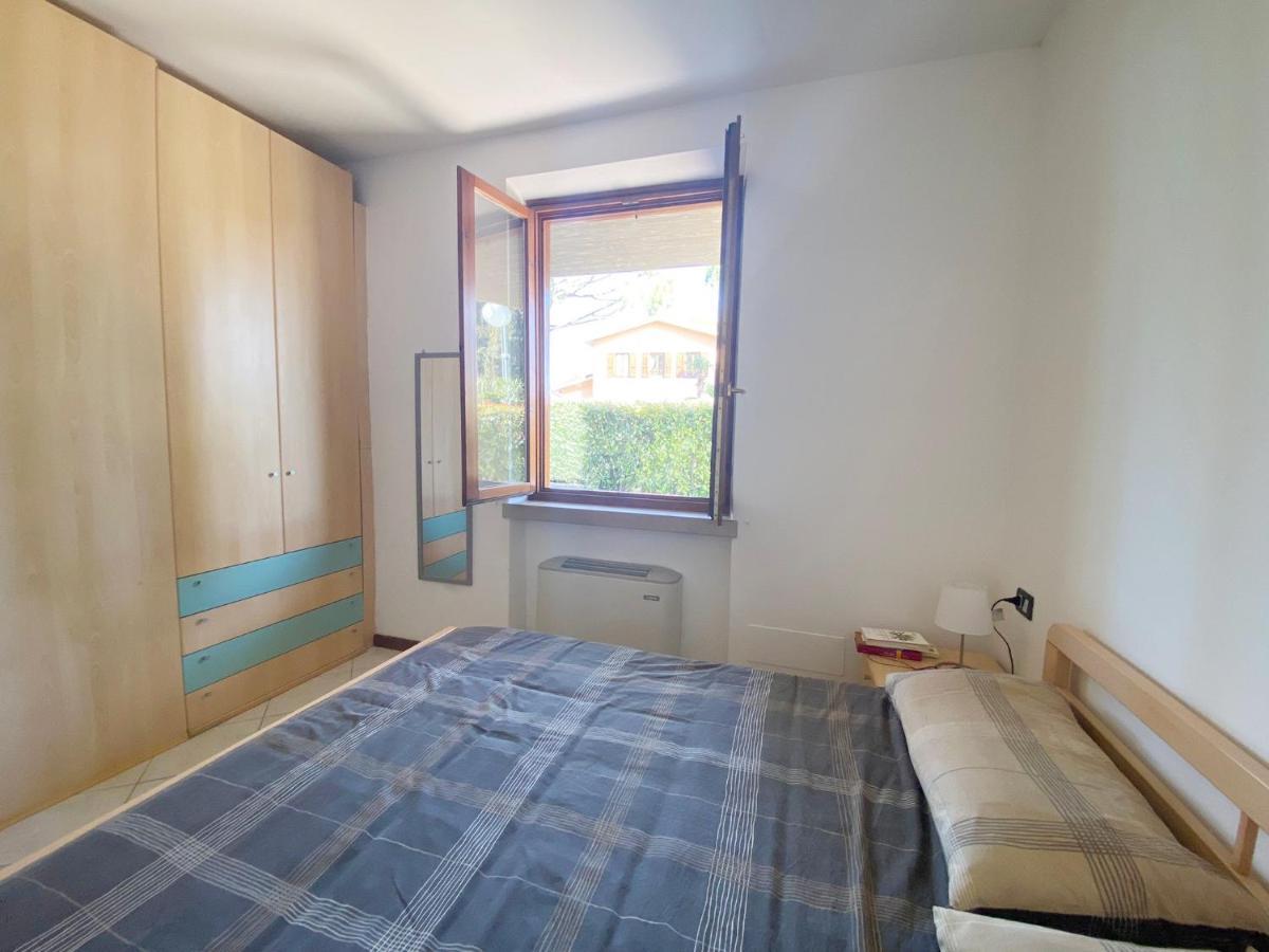 Apartment With Garden And Grill - Green Residence Sirmione デセンツァーノ・デル・ガルダ エクステリア 写真