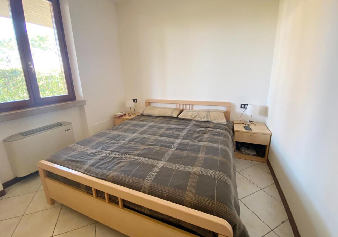 Apartment With Garden And Grill - Green Residence Sirmione デセンツァーノ・デル・ガルダ エクステリア 写真