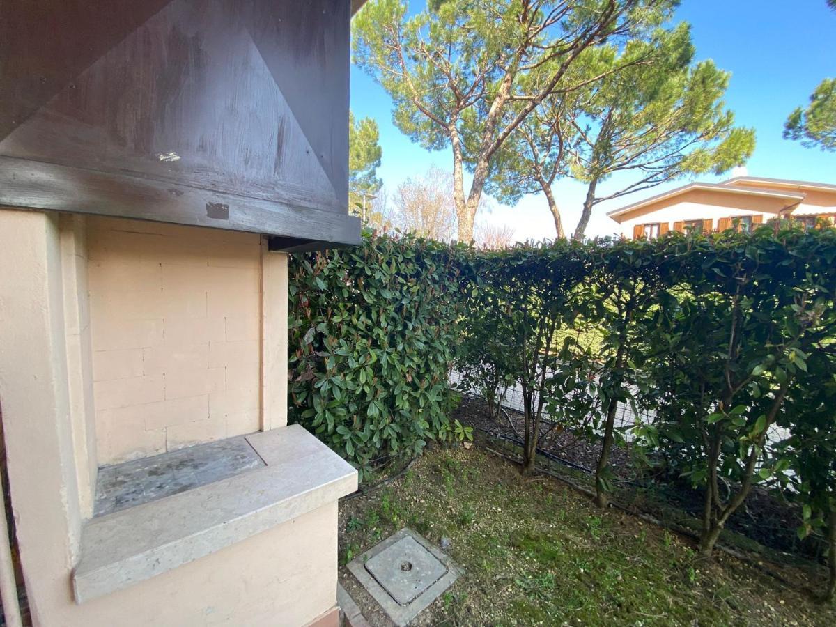 Apartment With Garden And Grill - Green Residence Sirmione デセンツァーノ・デル・ガルダ エクステリア 写真
