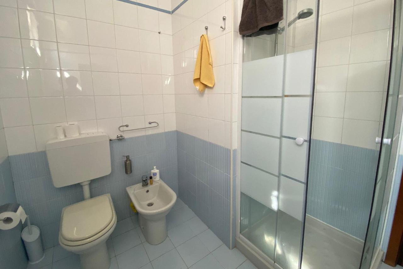 Apartment With Garden And Grill - Green Residence Sirmione デセンツァーノ・デル・ガルダ エクステリア 写真