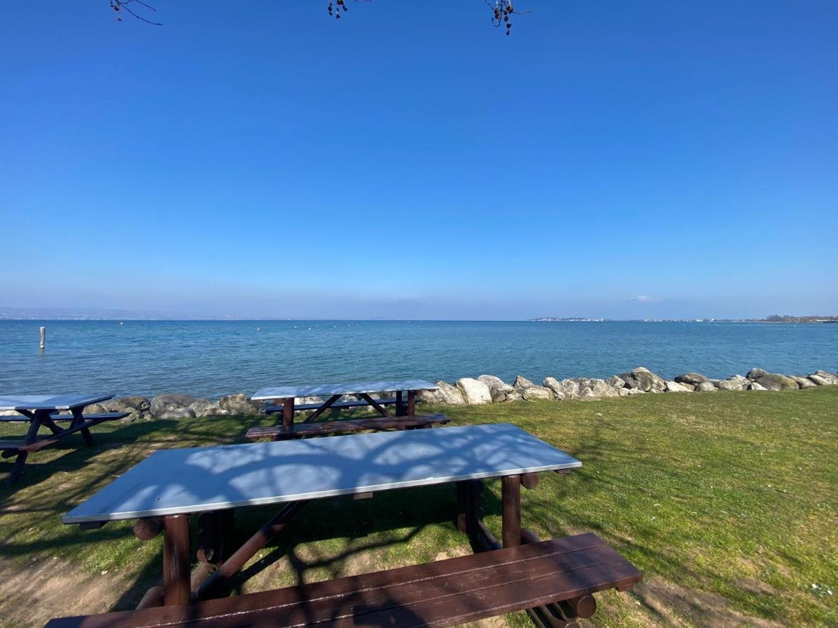 Apartment With Garden And Grill - Green Residence Sirmione デセンツァーノ・デル・ガルダ エクステリア 写真