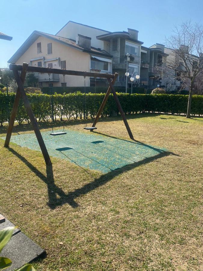 Apartment With Garden And Grill - Green Residence Sirmione デセンツァーノ・デル・ガルダ エクステリア 写真
