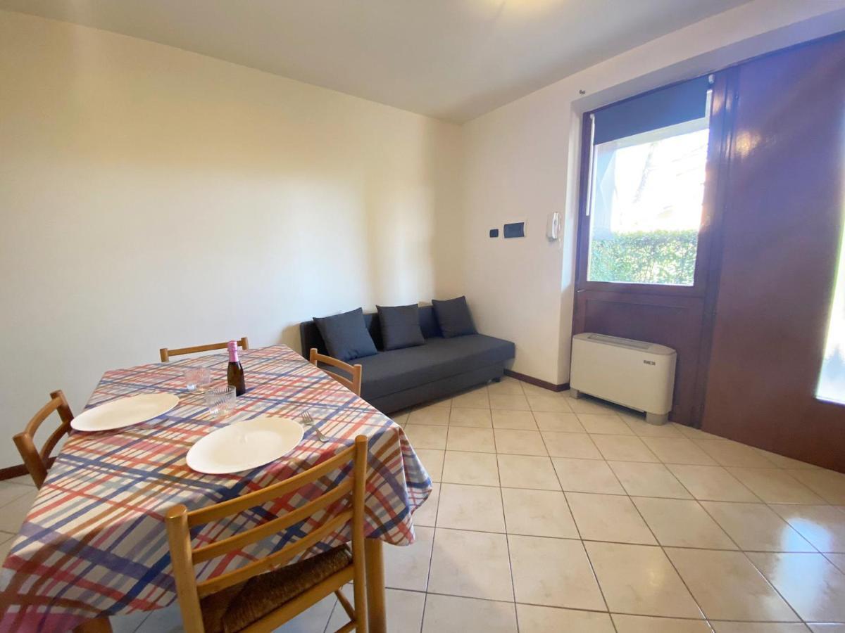 Apartment With Garden And Grill - Green Residence Sirmione デセンツァーノ・デル・ガルダ エクステリア 写真