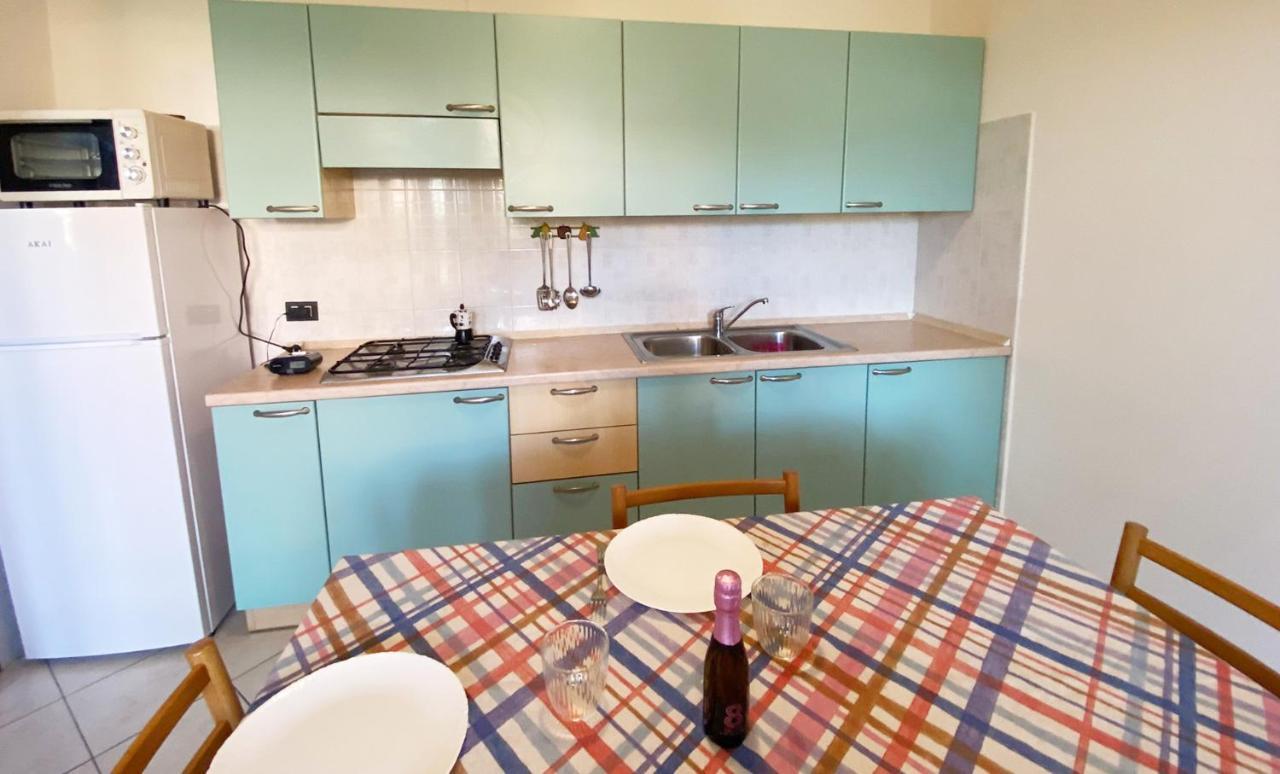 Apartment With Garden And Grill - Green Residence Sirmione デセンツァーノ・デル・ガルダ エクステリア 写真