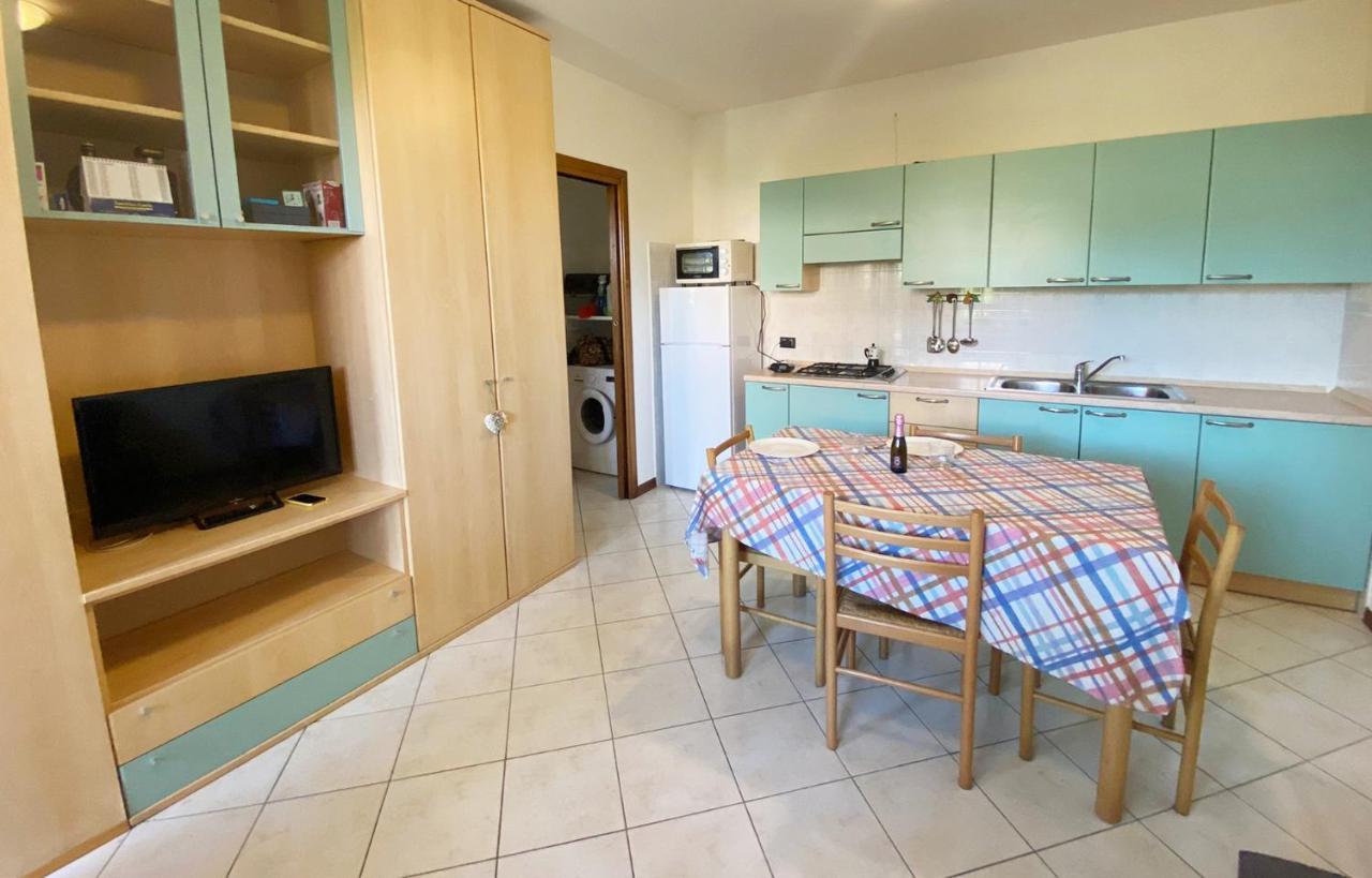 Apartment With Garden And Grill - Green Residence Sirmione デセンツァーノ・デル・ガルダ エクステリア 写真